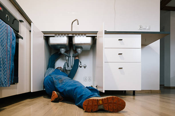 Professional Emergency Plumber technician working in Hannibal, MO